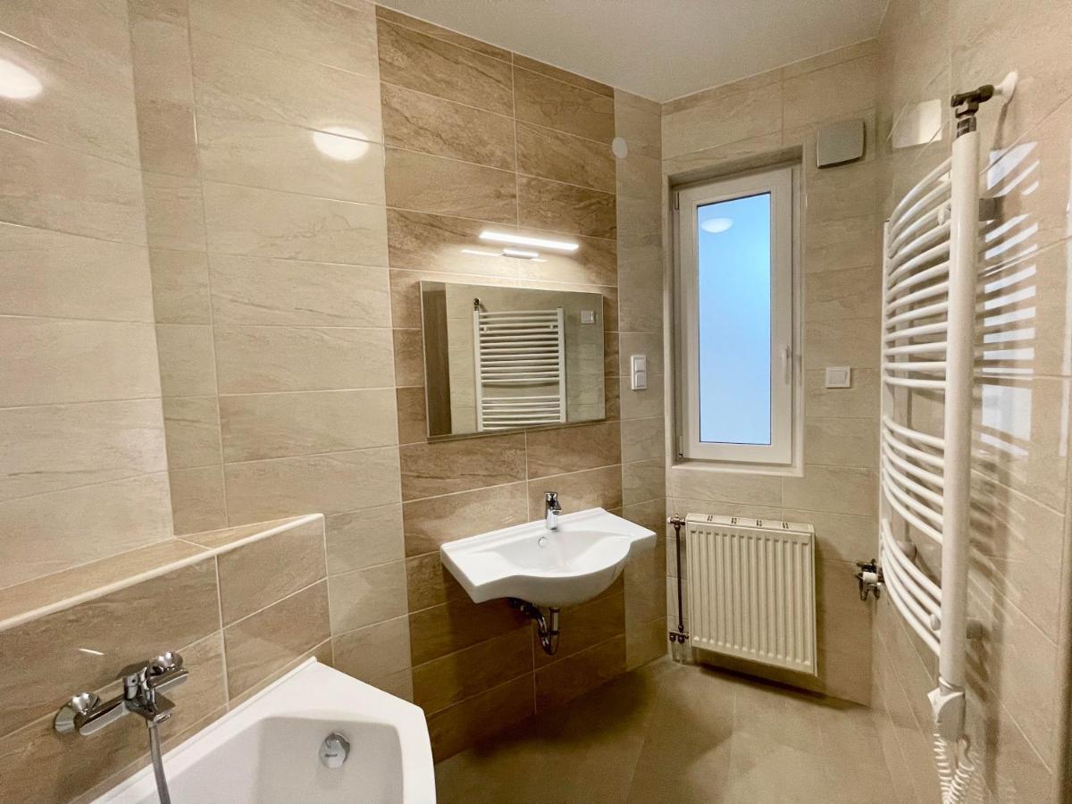 Lara Lux Apartment Hajduszoboszlo Exterior photo
